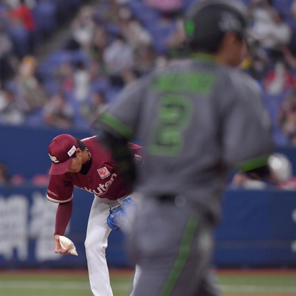 　５回、若月にソロを許す岸（撮影・神子素慎一）