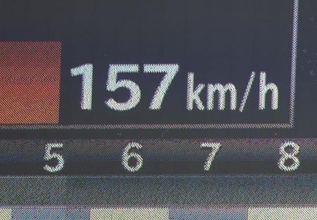 初回、１５７キロのストレートを記録したロッテ・佐々木朗希＝ＺＯＺＯマリン（撮影・開出牧）