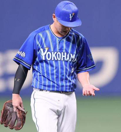 　１回、京田が二盗失敗のとき、指を負傷しベンチに戻る柴田