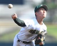 　５回無失点の好投を見せた専大松戸・深沢（撮影・開出牧）