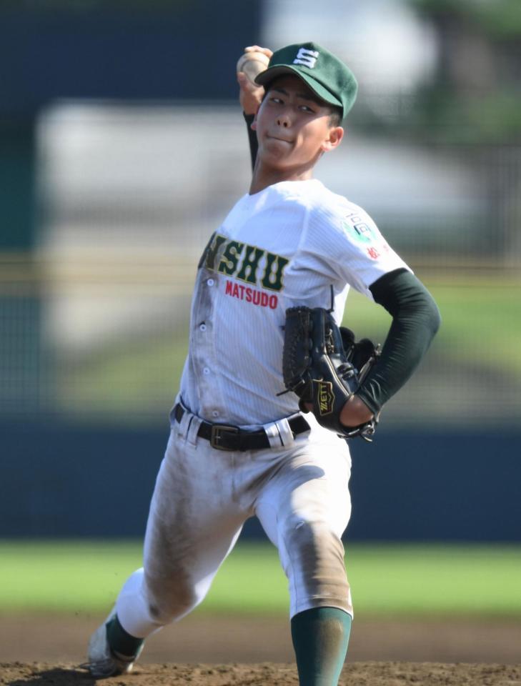 　５回無失点の好投を見せた専大松戸・深沢（撮影・開出牧）