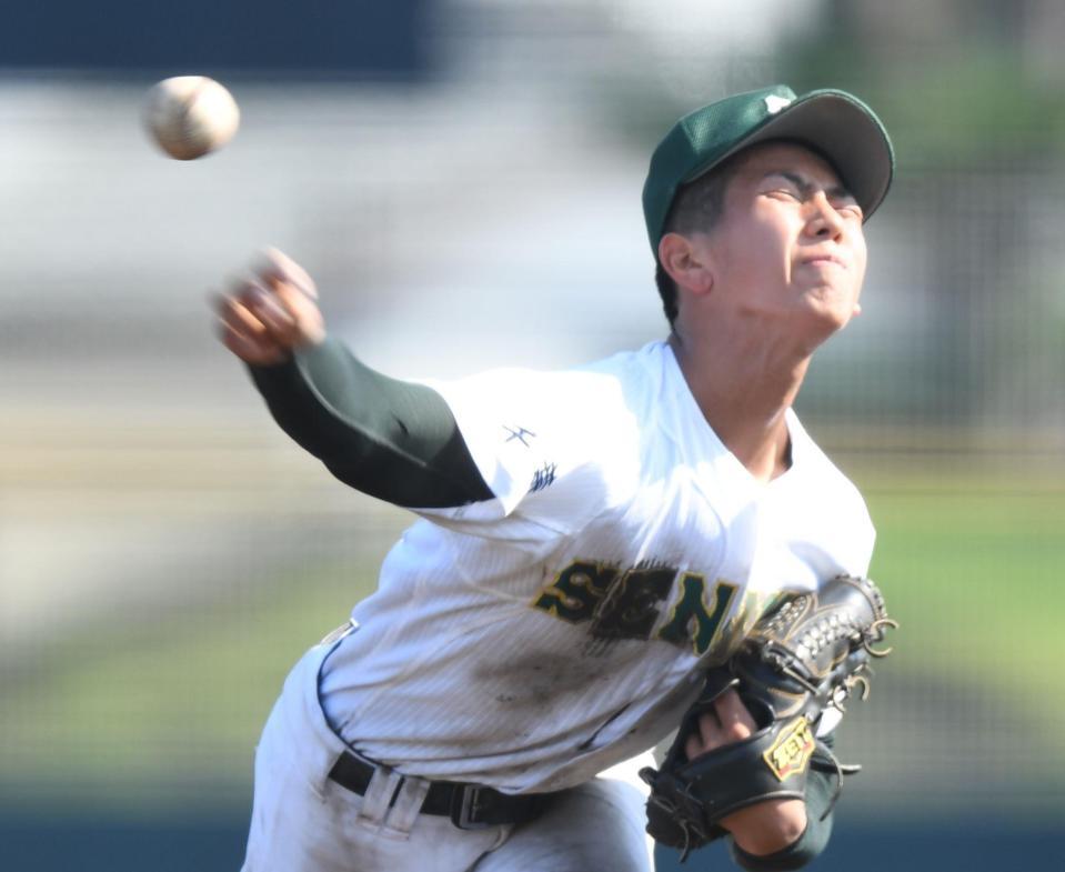 　５回無失点の好投を見せた専大松戸・深沢（撮影・開出牧）