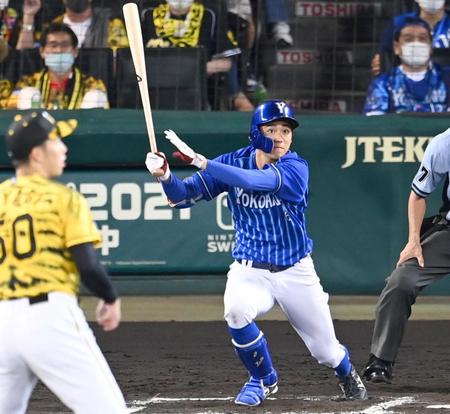 　７回、タイムリー二塁打を放つ森（撮影・飯室逸平）