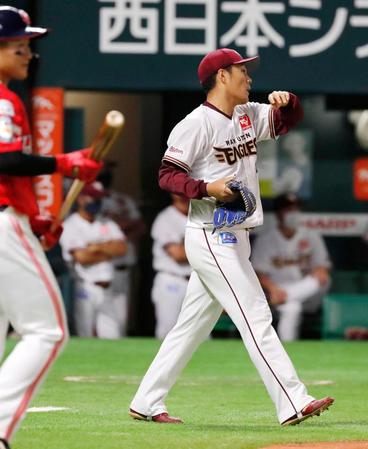 　１回、長谷川に走者一掃の先制二塁打を許した則本昂