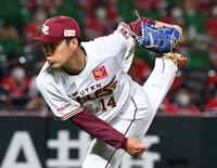 　力投する先発の則本昂