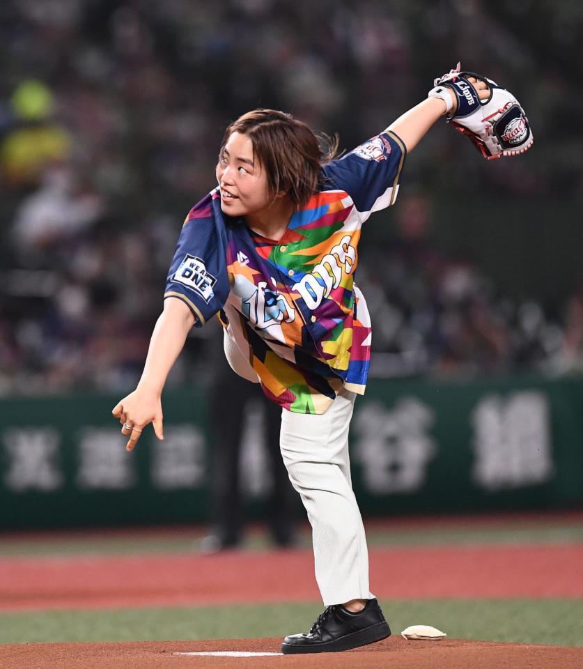 始球式を行ったゆりやんレトリィバァ＝メットライフドーム（撮影・園田高夫）