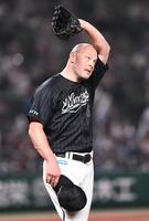 ７回、中村の２ランを浴びガックリのハーマン＝メットライフドーム（撮影・園田高夫）