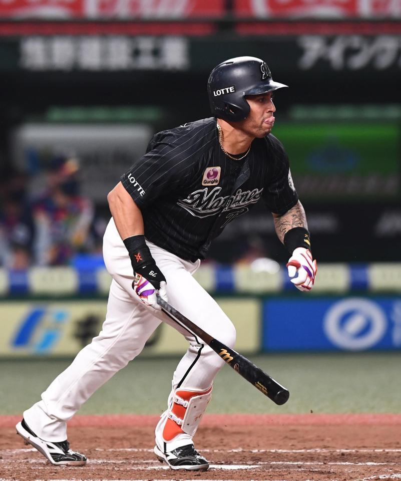 ４回、反撃の中前適時打を放ったマーティン＝メットライフドーム（撮影・園田高夫）