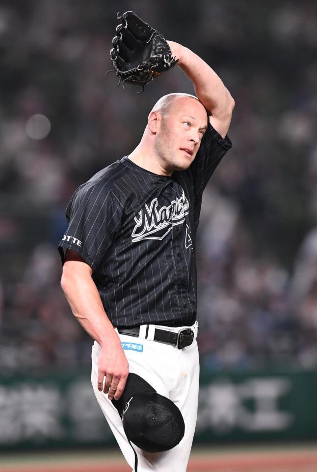 ７回、中村の２ランを浴びガックリのハーマン＝メットライフドーム（撮影・園田高夫）