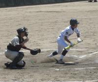 四回、呉港・川本が勝ち越し点となるスクイズを決める