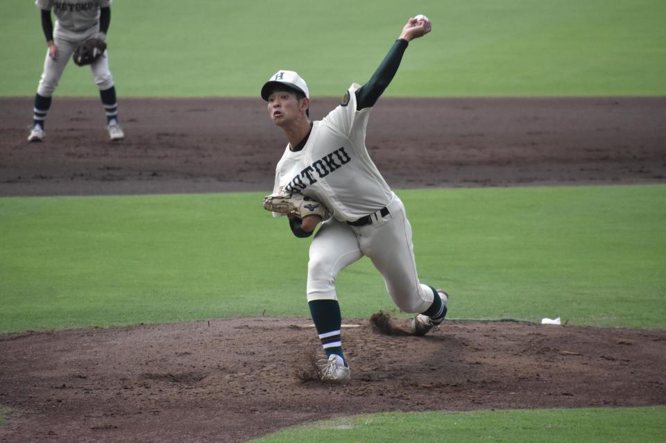 　先発した報徳学園・久野