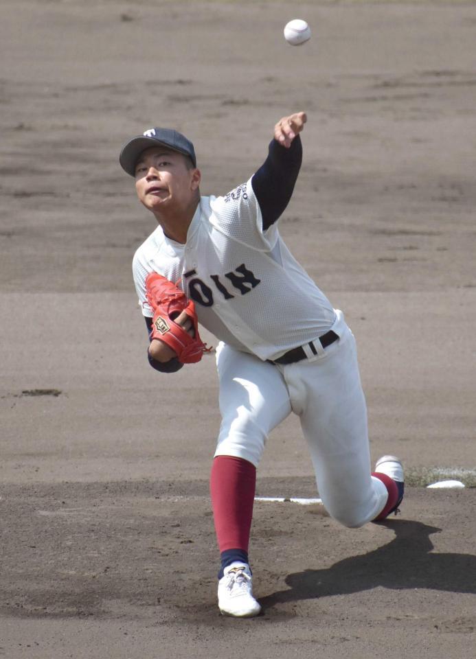 　先発し、６回１失点に抑えた大阪桐蔭・松浦