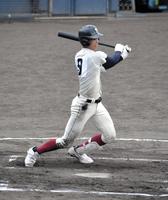 延長十四回に勝ち越しタイムリーを放った４番・花田（撮影・永井優花）