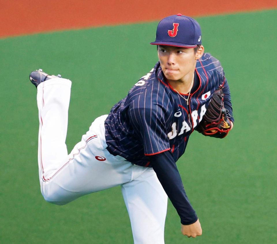 キャッチボールで調整する山本