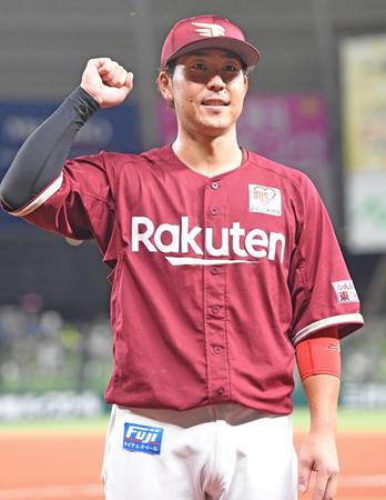 　初回の３重殺のおわびと７回に勝ち越し犠飛を放った鈴木大がヒーロー（撮影・三好信也）