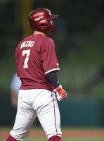 　１回、走塁死となった一走・鈴木大