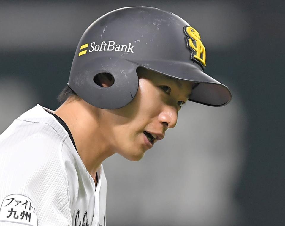 ソフトバンク 柳田が肘用防具を右膝に装着 前夜は自打球直撃 野球 デイリースポーツ Online