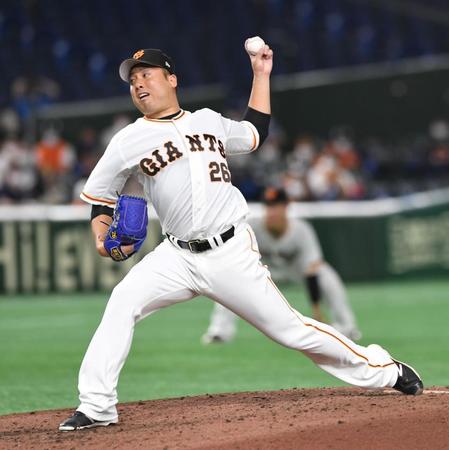 ５回途中から戸郷翔征をリリーフした巨人・今村信貴＝東京ドーム（撮影・佐藤厚）