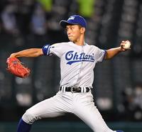 小松大谷対高川学園　７回から登板する小松大谷・岩野＝甲子園（撮影・北村雅宏）