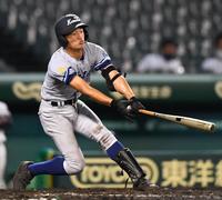 小松大谷対高川学園　３回小松大谷１死一、二塁、適時二塁打を放つ小松大谷・東出＝甲子園（撮影・北村雅宏）