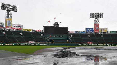 大会第６日目は降雨のため中止＝甲子園（撮影・佐々木彰尚）