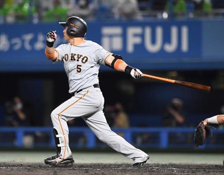 　７回、逆転の２点適時打を放つ（撮影・佐藤厚）