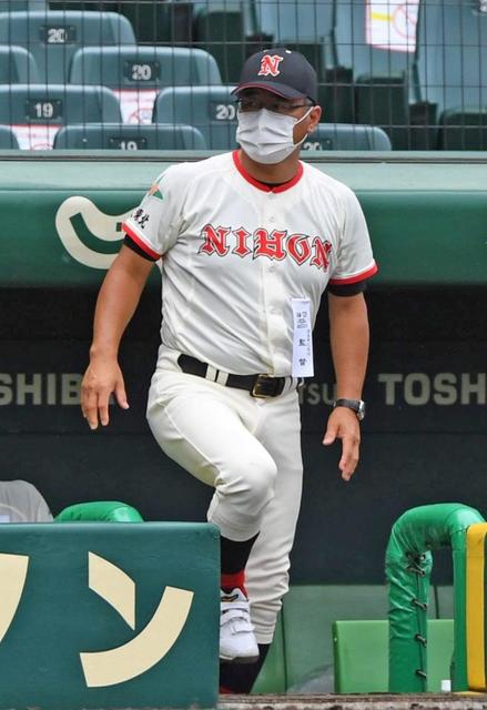 退任の日大東北 宗像監督へ 対戦相手の近江からウイニングボールが贈られる 野球 デイリースポーツ Online