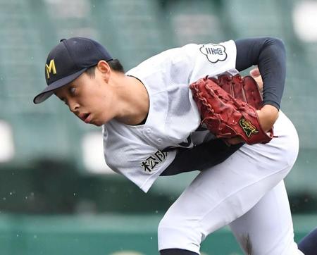　力投する三重・上山（撮影・北村雅宏）
