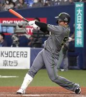 ６回、Ｔ-岡田が先制の適時二塁打を放つ