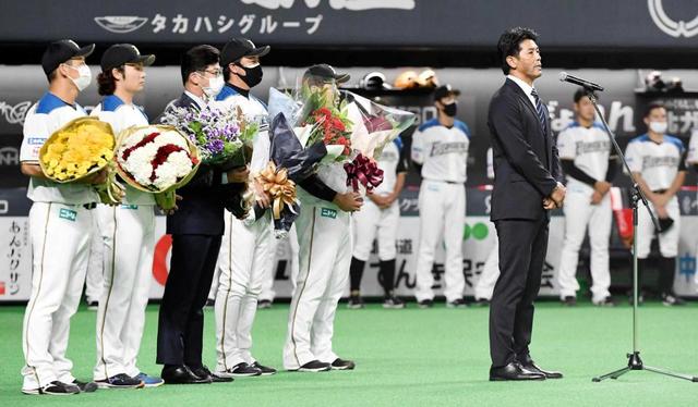 侍 稲葉監督 全員の力で勝ち取った金メダル 札幌ドームで凱旋セレモニー 野球 デイリースポーツ Online