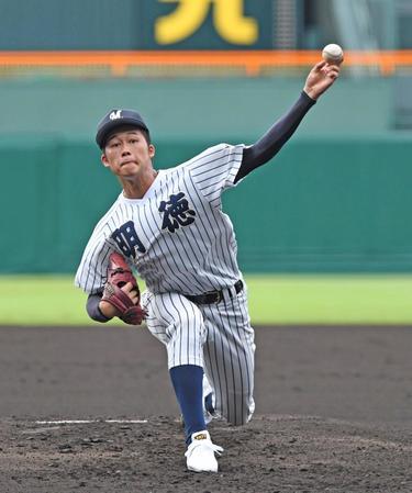 　力投する明徳義塾・代木（撮影・北村雅宏）