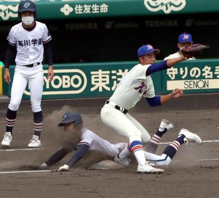 　１回、高川学園・田口がニゴロに倒れる。一塁手は神戸国際大付の武本
