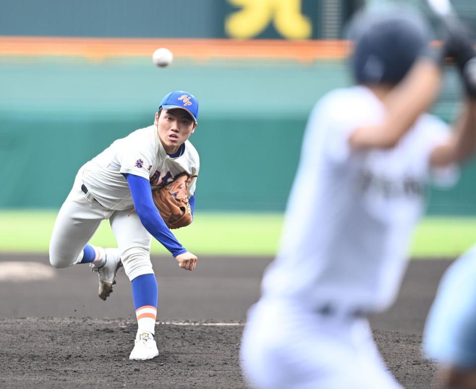 　力投する盛岡大付・渡辺（撮影・高石航平）