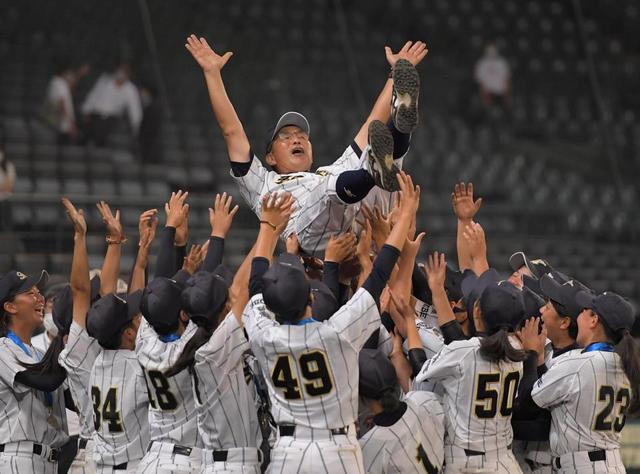 女子高校野球の甲子園で勝利 神戸弘陵の石原監督 夢の夢 扉が開いた 野球 デイリースポーツ Online