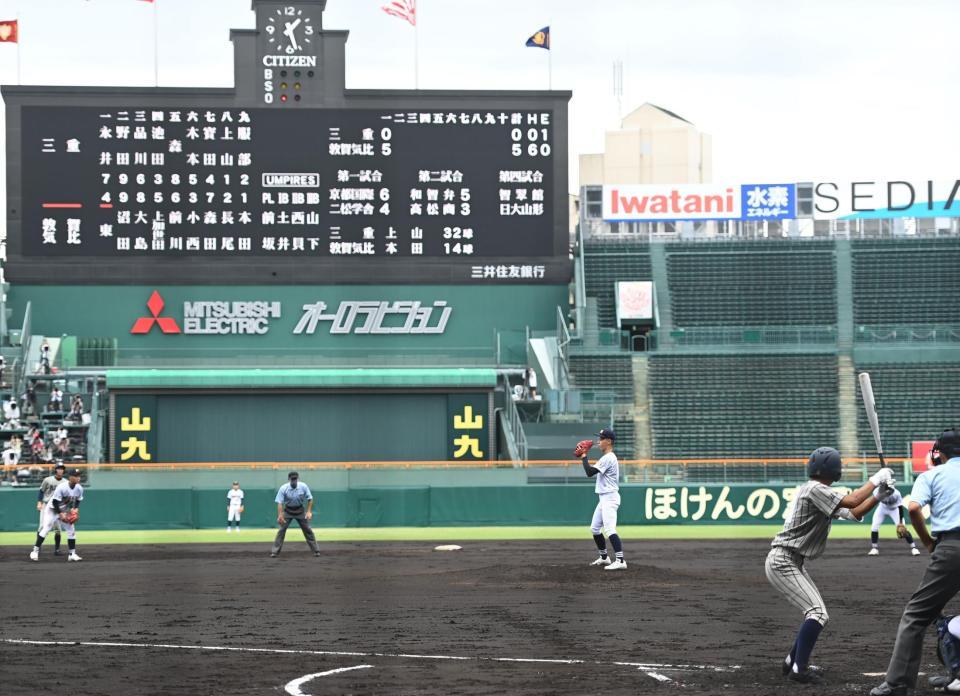 　１回、打者一巡の猛攻を仕掛けた敦賀気比ナイン（撮影・高石航平）