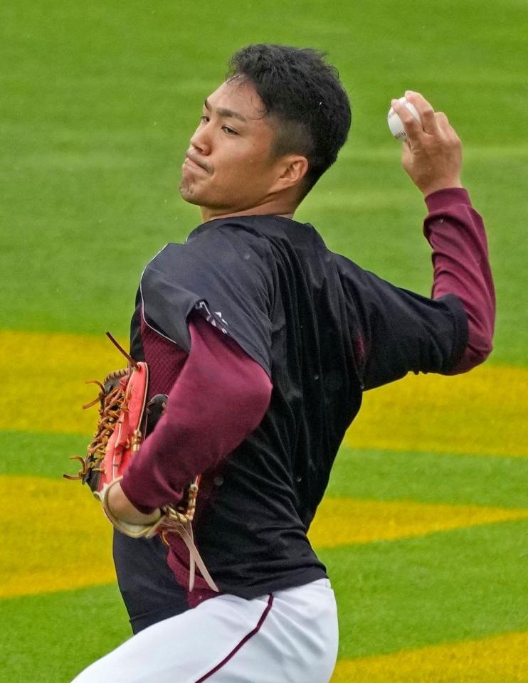 　キャッチボールで調整する則本昂