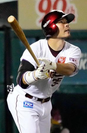 　４回、島内が右中間に２ランを放つ