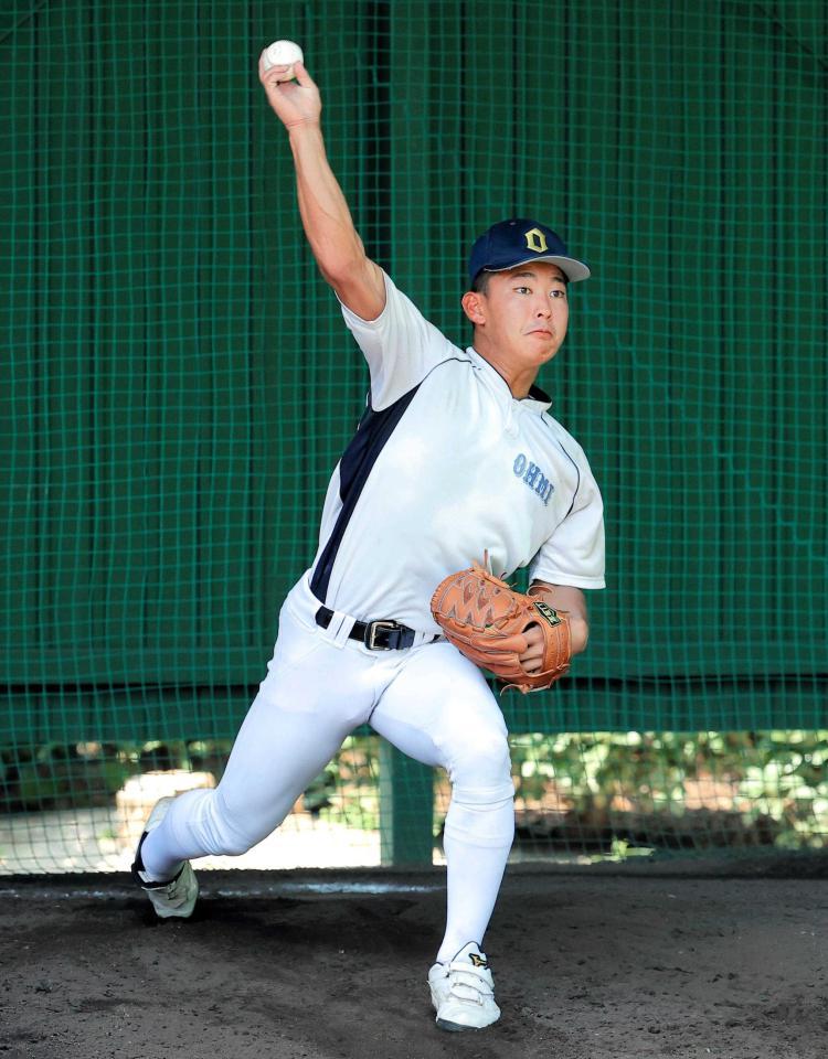 　準決勝に備え、調整する近江・山田（写真は全て代表撮影）
