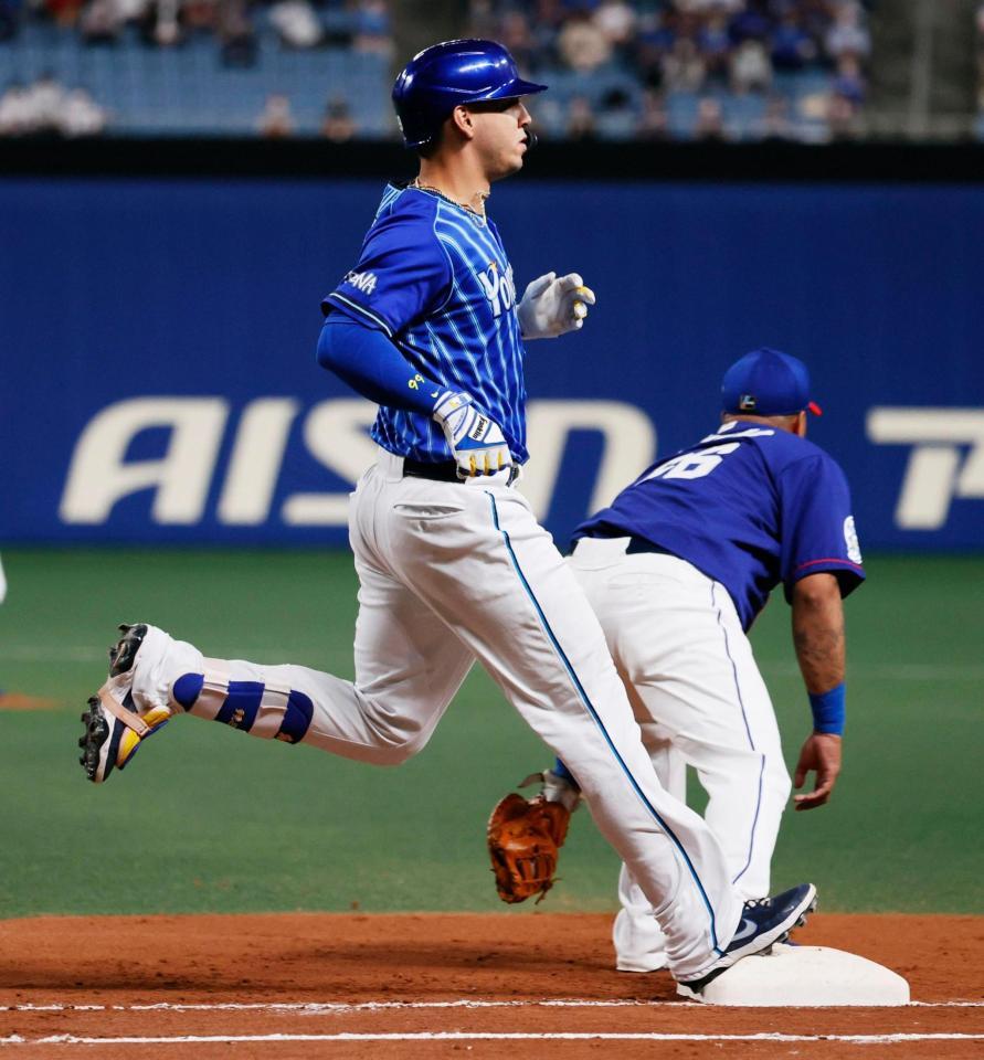 ７回、ソトが三ゴロ併殺に倒れる＝バンテリンドーム