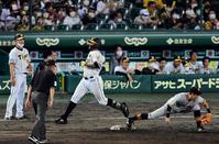 ８回阪神１死満塁、阪神ジェフリー・マルテは併殺に倒れる＝甲子園（撮影・山口登）