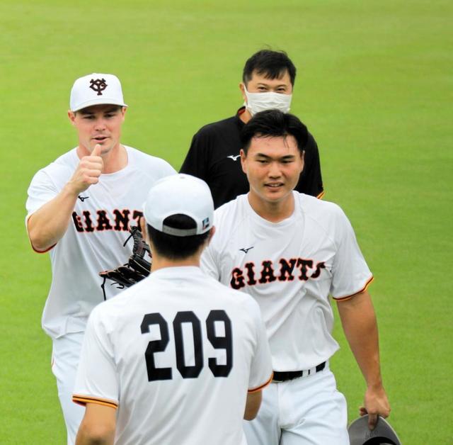 巨人 ハイネマンがジャイアンツ球場で初練習 積極的にコミュニケーション 野球 デイリースポーツ Online