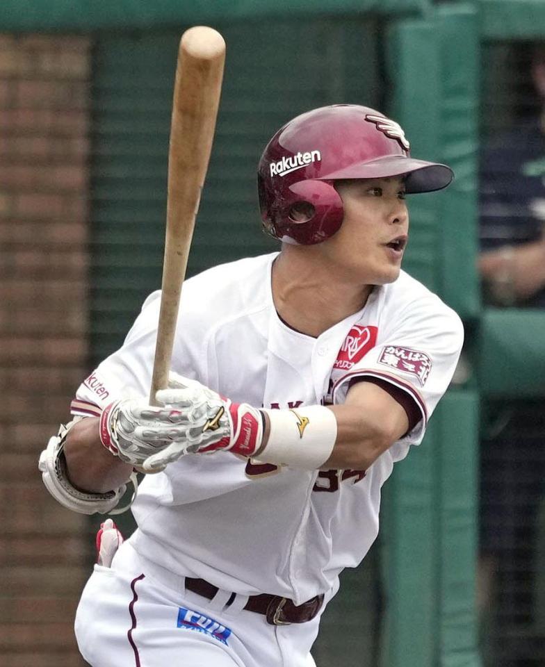 　３回１死二塁、山崎剛が右中間に同点二塁打を放つ