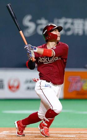 　２回、鈴木大が右越えに先制ソロを放つ