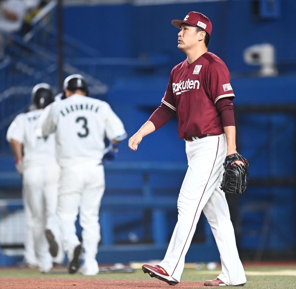 　３回、荻野に適時二塁打を許し、息を吐く田中将（撮影・高石航平）