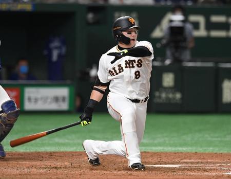 　８回、岸田の代打・丸は空振り三振（撮影・佐藤厚）