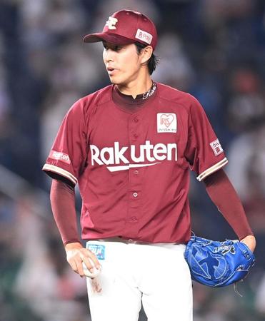 　ユニホームの右太ももに血痕が残る楽天・岸（撮影・高石航平）