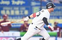 ４回、２点適時打を放つロッテ・レアード＝ＺＯＺＯマリンスタジアム（撮影・高石航平）