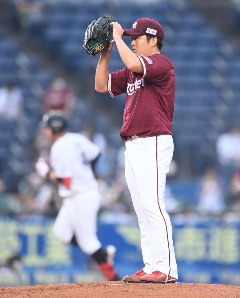 　３回、ロッテ・レアードに２ランを許す楽天・石橋