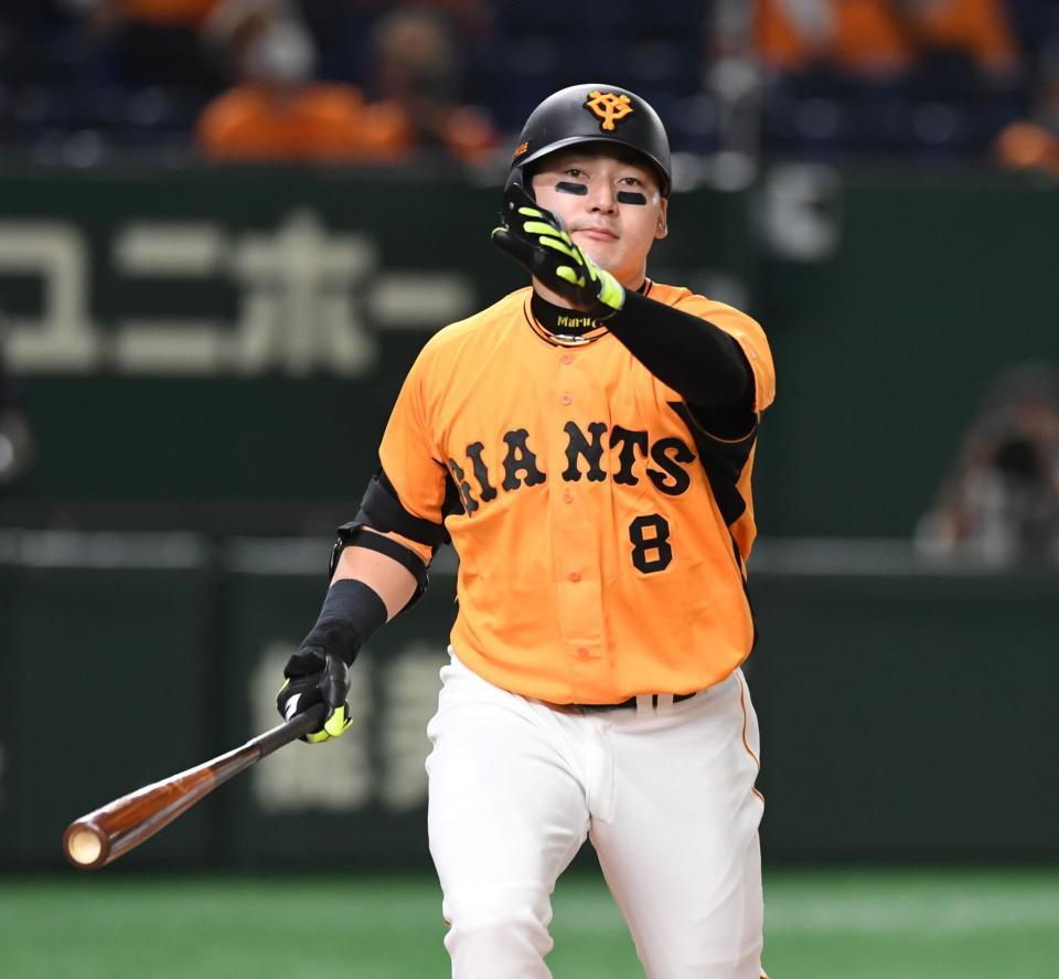 　４回、丸は空振り三振に倒れる（撮影・佐藤厚）