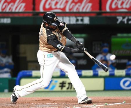 　２回、ロドリゲスが左越えに先制のソロを放つ（撮影・堀内翔）